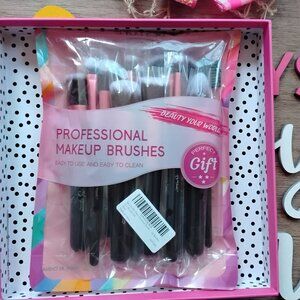 Professional Makeup Brush Set 16pcs Brand New!!!